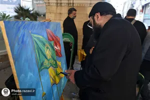 اجرای نقاشی &laquo;پرچم بر زمین نمی&zwnj;افتد&raquo; در میدان شهدای بیروت