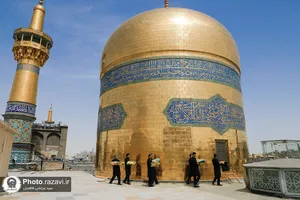 متبرک کردن پرچم کاروان&zwnj;های زیرسایه خورشید در آستانه دهه کرامت
