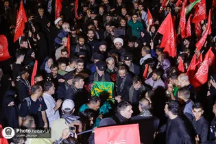 حضور قافلة سفراء الإمام الرؤوف (ع) في بدایة مسيرة زوار الأربعين بالنجف الأشرف.