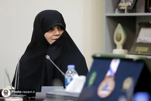اهدای مدال قهرمانی کارینا کرمی به موزه آستان قدس رضوی