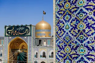 نصب کتیبه‌های شهادت امام محمدباقر علیه‌السلام در حرم مطهر رضوی