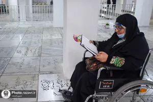 غبارروبی مزار شهدای مدفون در حرم مطهر رضوی