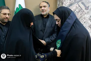 اهدای مدال قهرمانی کارینا کرمی به موزه آستان قدس رضوی