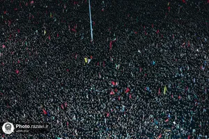 اقامه نماز بر پیکر مطهر رهبر شهید انقلاب در حرم مطهر رضوی