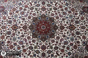 بدرقه فرش&zwnj;های اهدایی آستان قدس رضوی به حرم حضرت معصومه(سلام الله علیها)