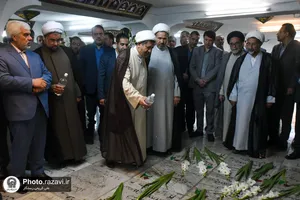 غبارروبی مزار شهدای مدفون در حرم مطهر رضوی