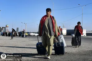 زائران افغانستانی اربعین حسینی در مرز دوغارون