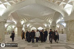 تشرف جمعی از اعضای دفاتر مراجع تقلید و طلاب به حرم مطهر رضوی