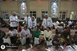 پذیرای از زوار بارگاه منور رضوی در صحن امام حسن مجتبی(علیه&zwnj;السلام)