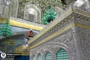 غبارروبی ضریح مطهر حضرت رضا(ع) در آستانه میلاد پیامبر اکرم(ص)