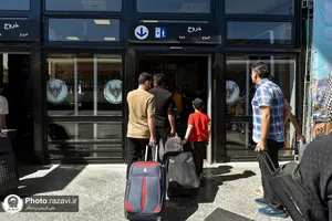 استقبال از زائرین دهه آخر صفر در ایستگاه راه آهن شهید رئیسی مشهد