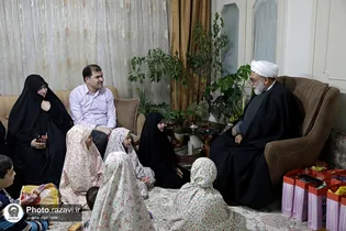 دیدار تولیت آستان قدس رضوی با چهار خانواده فرزندپذیر بهزیستی