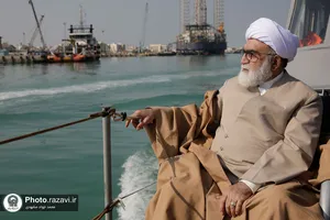 بازدید تولیت آستان قدس رضوی از دستاوردهای ارتش جمهوری اسلامی ایران در دریای بوشهر