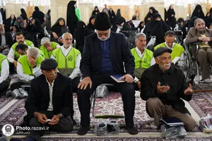 تشرف گروهی زائرین توان&zwnj;یاب به حرم مطهر رضوی