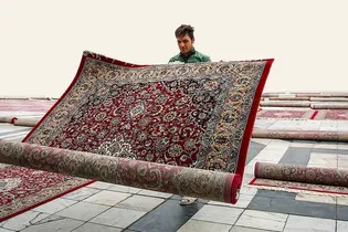 جذب داوطلبان دانش‌آموز برای خدمت در خدمات فرش حرم مطهر رضوی