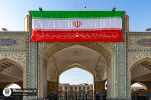 نصب پرچم ایران در حرم مطهر رضوی