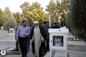 حضور تولیت آستان قدس رضوی در گلزار شهدای مدافع حرم
