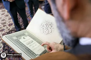 اهدا مصحف شریف منسوب به علی بن هلال به حرم مطهر رضوی