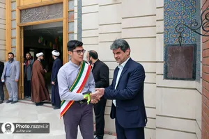 نواختن زنگ انقلاب در دبیرستان پسرانه علوم و معارف اسلامی امام رضا(علیه&zwnj;السلام)