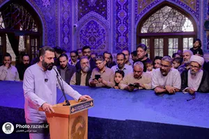 تشرف هنرمندان نهضت مردمی پوستر انقلاب به حرم مطهر رضوی
