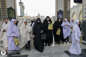 تشرف دختران دهه هشتادی به حرم مطهر رضوی