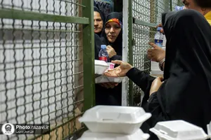 پذیرایی از زائران بارگاه منور رضوی در شب زیارتی امام رضا علیه&zwnj;السلام
