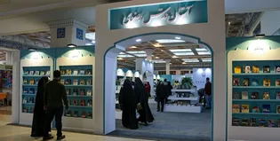 غرفه آستان قدس رضوی در نمایشگاه کتاب محلی برای تعاملات فرهنگی و علمی است