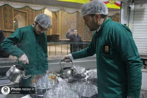 حضور جمعی از نخبگان جوان کشور در چایخانه رضوی