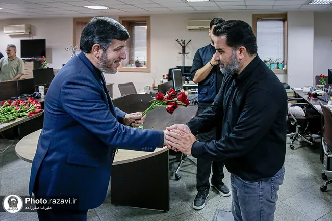 بازدید مدیران عالی آستان قدس رضوی از خبرگزاری‌ها و روزنامه‌ها و تقدیر از خبرنگاران