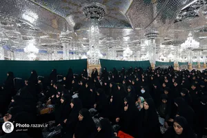 اهدای نشان خادمیاران خواهر رواق کودک
