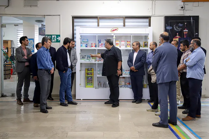 بازدید کارکنان آستان قدس رضوی از کارخانه لبنی رضوی