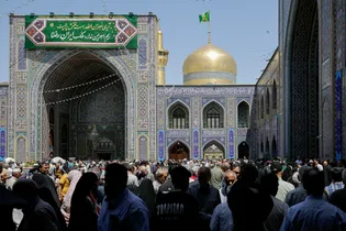 حال و هوای حرم مطهر رضوی در روز ولادت امام رضا علیه‌السلام