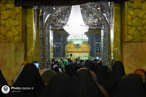 حال و هوای حرم مطهر رضوی در شب عید مبعث