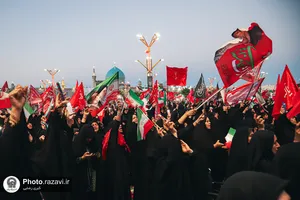 اقامه نماز بر پیکر مطهر رهبر شهید انقلاب در حرم مطهر رضوی