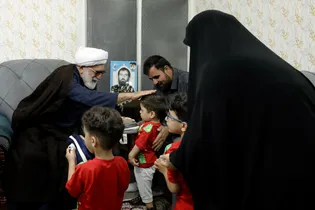 دیدار تولیت آستان قدس رضوی با دو خانواده فرزند پذیر مشهدی