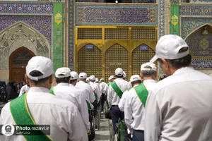 تشرف زائران سالمند به حرم مطهر رضوی