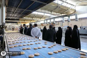 بازدید کارکنان آستان قدس از شرکت صنایع غذایی رضوی