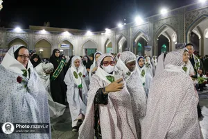 تشرف بانوان مهمان جشنواره &laquo;رسانه خورشید&raquo; به حرم مطهر رضوی