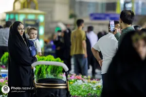 گل آرایی حرم مطهر رضوی در دهه کرامت