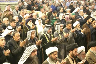 فراتر از مرزها، زیر سایه یک باور؛ شیوخ عشایر عراق در صفوف نماز جمعه مشهد