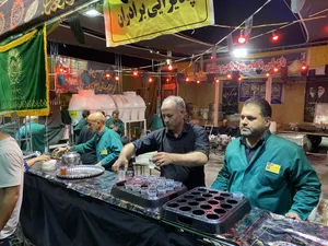 موکب جاماندگان کربلا؛ ایستگاه خدمت خادمیاران&zwnj; رضوی در مسیر عشق/گزارش تصویری