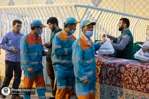 حضور پاکبانان شهرداری مشهد در سفره افطاری حرم مطهر رضوی