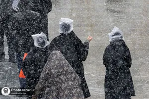 بارش اولین برف پاییزی 1401 در حرم مطهر رضوی