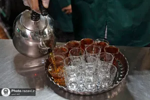 خدمت جمعی از ورزشکاران در چایخانه حضرت