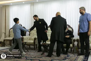 دیدار خدام حرم مطهر رضوی با خانواده شهید محرابی