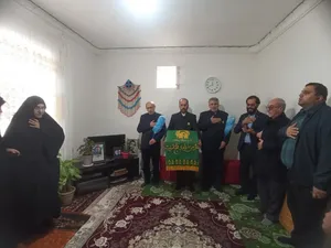 خادمیاران آذربایجان غربی با خانواده شهید سید عباس فاطمیه دیدار کردند
