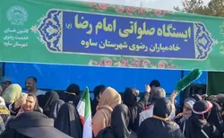 عطر خدمت در مسیر همدلی؛ هم‌قدمی خادم‌یاران ساوه با مردم در جشن میلاد نبوی