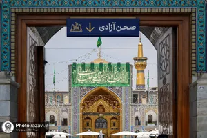 نصب کتیبه&zwnj;های اعیاد دهه ولایت در حرم مطهر رضوی