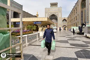 بسته&zwnj;بندی افطاری سبک در حرم مطهر رضوی