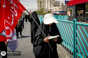 پیاده&zwnj;روی جاماندگان اربعین در مشهد -۱